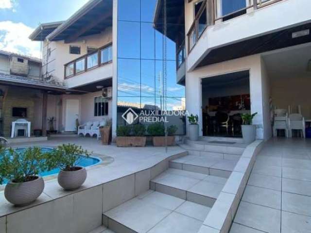Casa com 4 quartos à venda na Rua Venezuela, 765, Nações, Balneário Camboriú, 259 m2 por R$ 1.950.000