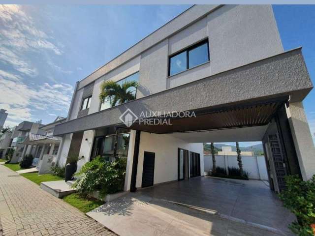 Casa em condomínio fechado com 4 quartos à venda na Rua Emanuel Rebelo dos Santos, 500, Barra, Balneário Camboriú, 250 m2 por R$ 2.950.000