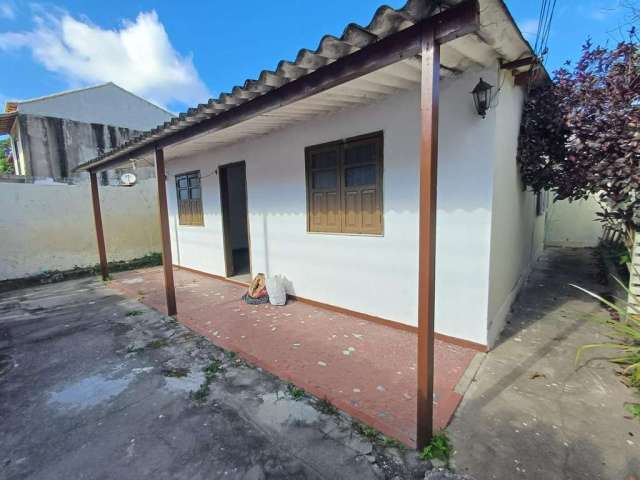 Casa para Venda em Cabo Frio, Jardim Caiçara, 2 dormitórios, 1 banheiro, 1 vaga
