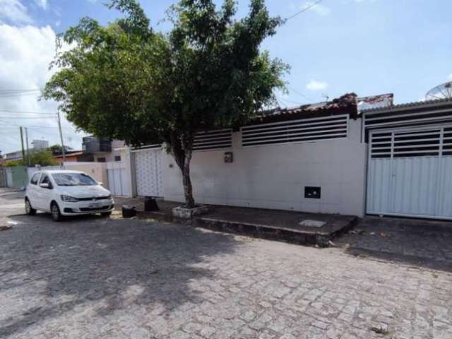 Casa com 4 dormitórios à venda por R$ 350.000 - Mangabeira - João Pessoa/PB