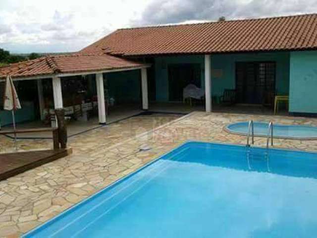Linda Chácara 1.500 mts² com casa e piscina