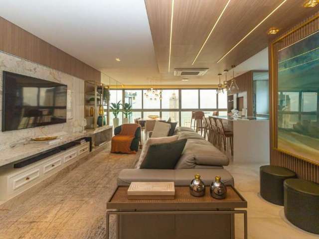 Apartamento duplex à venda na 2ª Quadra de Balneário Camboriú com 4 suítes