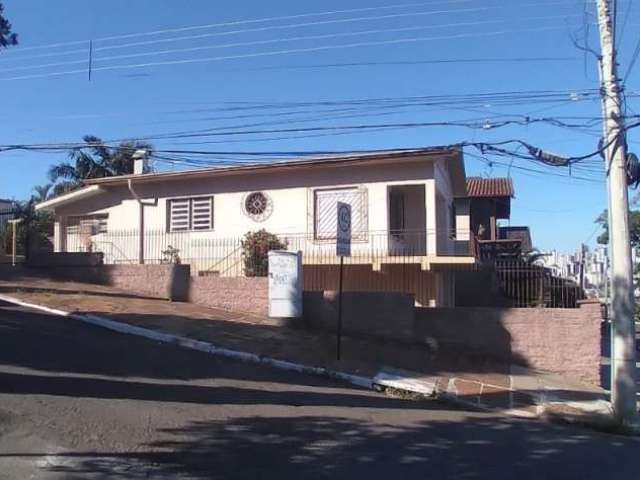 Casa com 4 quartos à venda na Brasil, 135, Rincão, Novo Hamburgo por R$ 560.000