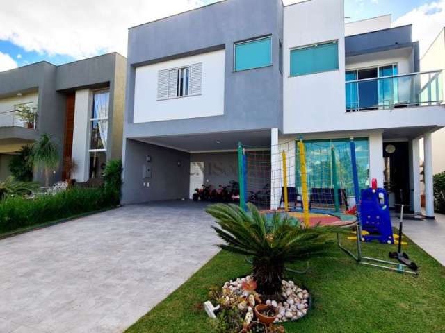 Casa em Condomínio com 4 suítes à Venda -272m²