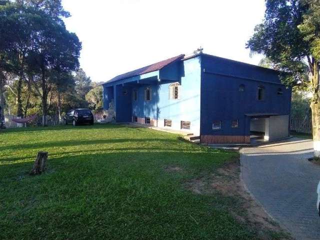 - Chácara com casa, 04 quartos c/suíte, em ótima localização, em São José dos Pinhais PR