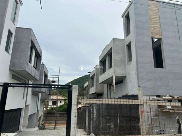 Casa com 3 quartos à venda na Rua Reverendo Gelson dos Santos Castro, 796, Rio Tavares, Florianópolis, 207 m2 por R$ 1.299.000