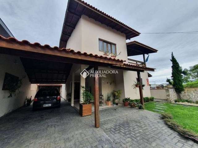 Casa com 3 quartos à venda na Rua Professor Américo Vespúcio Prates, 48, Carianos, Florianópolis, 340 m2 por R$ 1.400.000