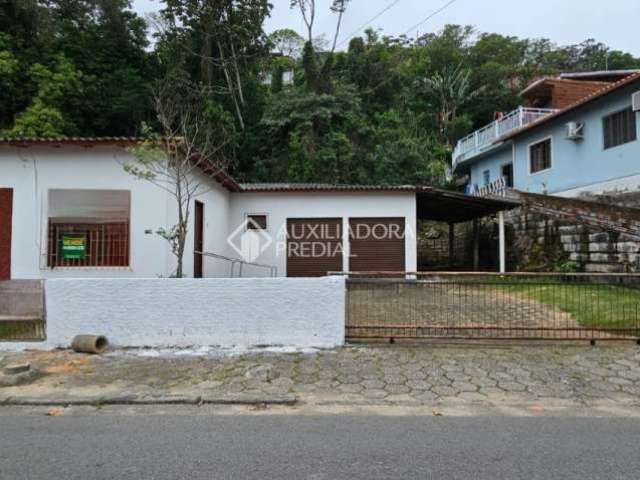 Casa com 3 quartos à venda na Rua João Câncio Jacques, 479, Costeira do Pirajubaé, Florianópolis, 132 m2 por R$ 750.000