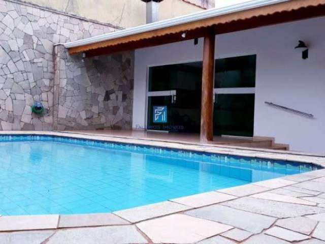 Casa à Venda 3 dormitórios com piscina em  Ribeirania