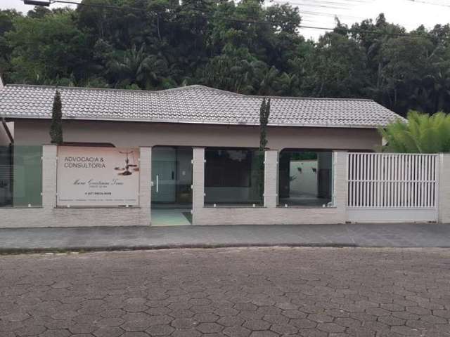Casa para Venda em Guaramirim, Centro, 3 dormitórios, 1 suíte, 2 banheiros, 2 vagas
