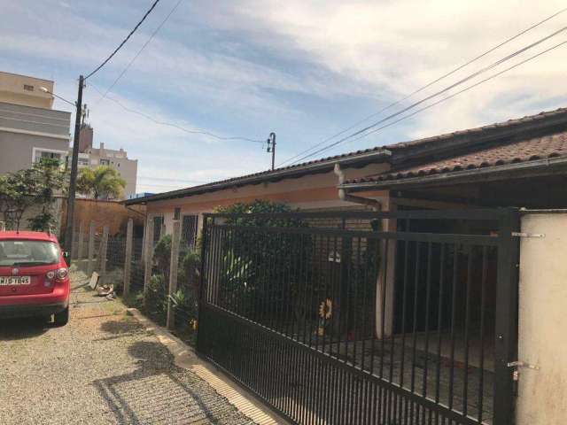 Casa para Venda em Guaramirim, Centro, 3 dormitórios, 2 banheiros, 2 vagas