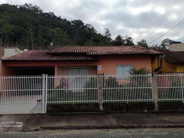 Casa para Venda em Guaramirim, Caixa D água, 3 dormitórios, 1 suíte, 4 banheiros, 3 vagas