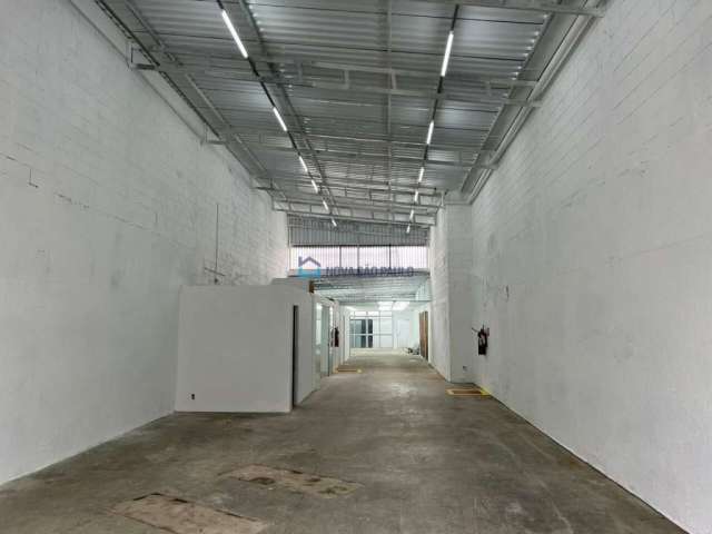 Galpão Industrial com 260 m² 3 banheiros vestiário 2 vagas na frente do imóvel