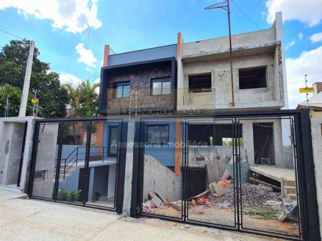 Casa 3 dormitórios à venda no Bairro Chácara das Pedras com 270 m² de área privativa - 3 vagas de garagem