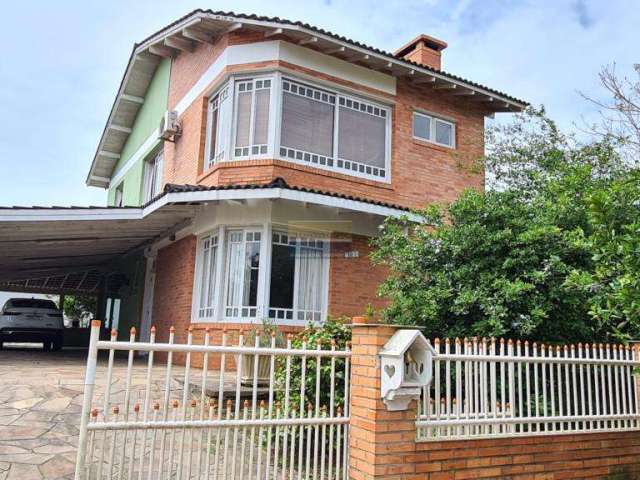 Casa de condomínio 3 dormitórios à venda no Bairro Cantegril com 270 m² de área privativa - 2 vagas de garagem
