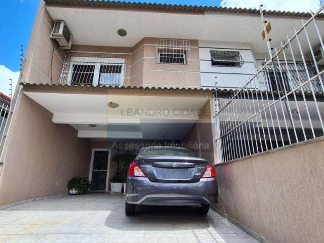 Casa 3 dormitórios à venda no Bairro Jardim Sabará com 155 m² de área privativa - 2 vagas de garagem