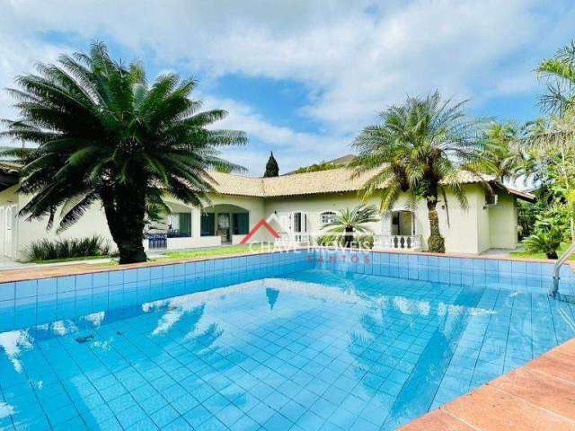Belíssima casa térrea  com 500 m2 a.c., 5 suítes, piscina, no jardim acapulco - guarujá/sp