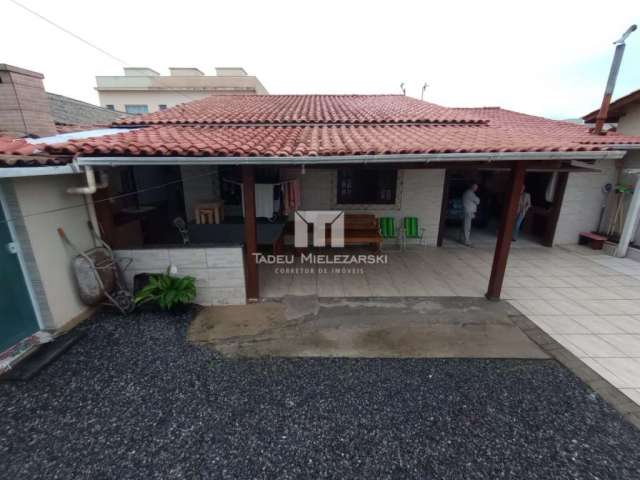 Casa à venda no bairro Jardim Dourado - Porto Belo/SC