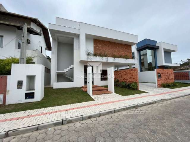 Casa à venda no bairro Balneário Pereque - Porto Belo/SC