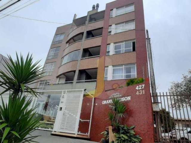 Apartamento com 3 dormitórios e 2 vagas de garagem lado a lado no Alto Alegre
