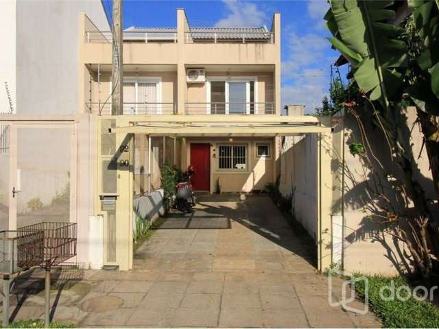 Casa com 3 quartos à venda na Rua Ilari Arlindo Basei, 92, Guarujá, Porto Alegre, 120 m2 por R$ 399.000