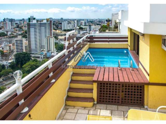 Cobertura com piscina em uma das melhores ruas da Graça: a Humberto de Campos!  Pra quem busca qualidade de vida e acessibilidade, essa é a oportunidade .   Apartamento Duplex originalmente de 4/4 tra