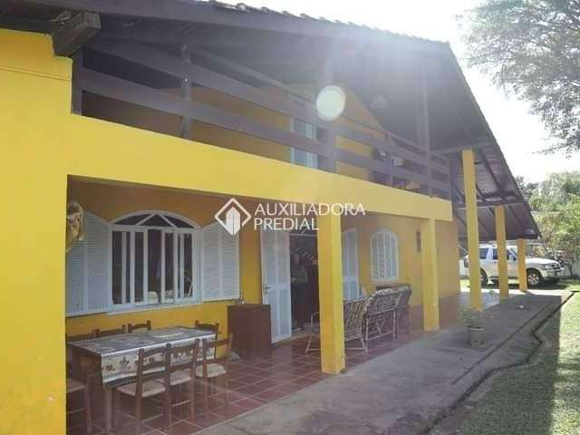 Casa com 5 quartos à venda na VILMAR BERNARDO, 1, Praia da Barra, Garopaba, 260 m2 por R$ 2.340.000