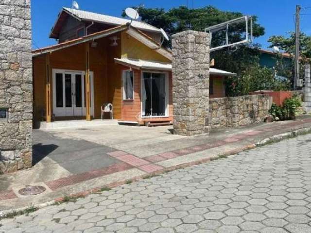Casa com 3 quartos à venda na ISMAEL LOBO, 30, Centro, Garopaba, 200 m2 por R$ 690.000