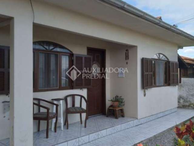 Casa com 3 quartos à venda na GERAL DE IBIRAQUERA, S/N, 876, Ibiraquera, Imbituba, 293 m2 por R$ 450.000