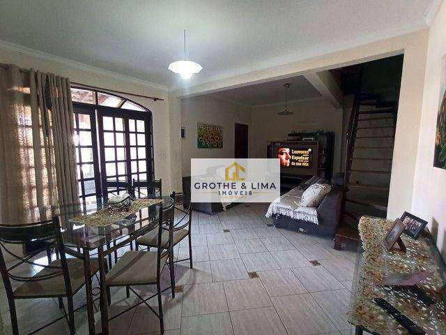Casa com 3 dormitórios à venda, 350 m² por R$ 710.200,00 - Jardim das Bandeiras - Taubaté/SP