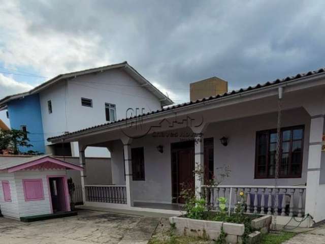Casa com 3 quartos à venda no Centro, Palhoça  por R$ 600.000