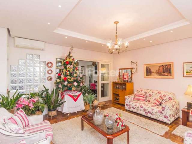 Casa com 3 quartos à venda na Rua Padre Alois Kades S J, 50, Jardim Europa, Porto Alegre, 290 m2 por R$ 1.520.000
