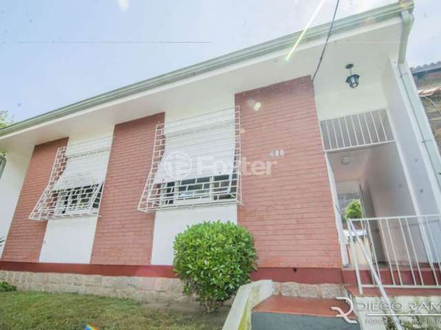 Casa com 3 quartos à venda na Rua Silvério Souto, 480, Teresópolis, Porto Alegre, 250 m2 por R$ 580.000