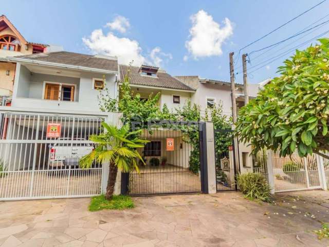 Casa com 3 quartos à venda na Rua Cláudio da Silva Pinto, 287, Guarujá, Porto Alegre, 204 m2 por R$ 680.000