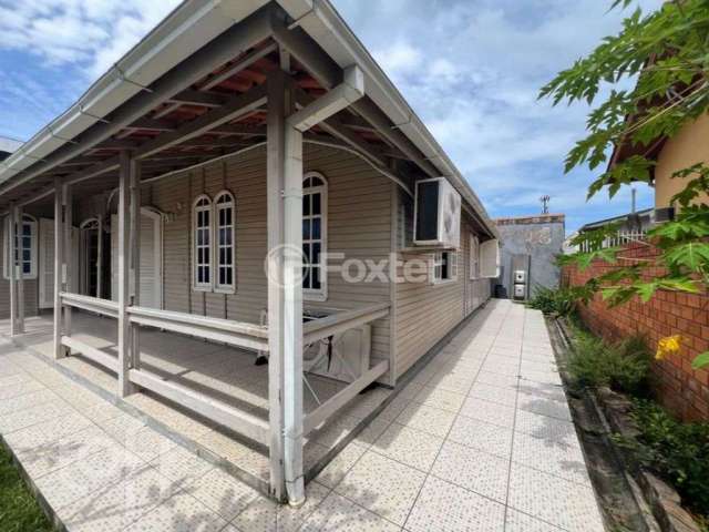 Casa com 3 quartos à venda na Rua João Jorge Mussi, 360, Carianos, Florianópolis, 150 m2 por R$ 700.000