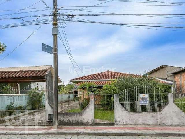 Casa com 3 quartos à venda na Servidão Pau Brasil, 32, Tapera, Florianópolis, 240 m2 por R$ 430.000