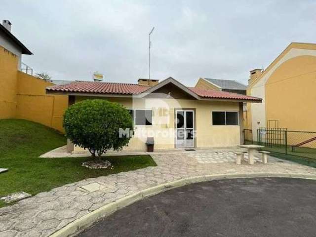 Ótimo sobrado em condomínio fechado localizado no Xaxim por R$ 430.000,00