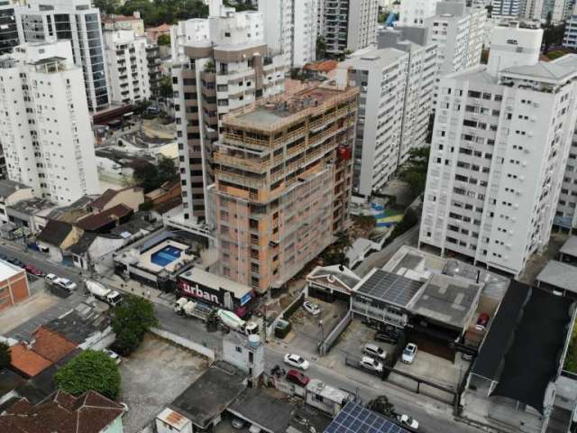Apartamento sendo dois ou três dormitórios no centro de Florianópolis, SC