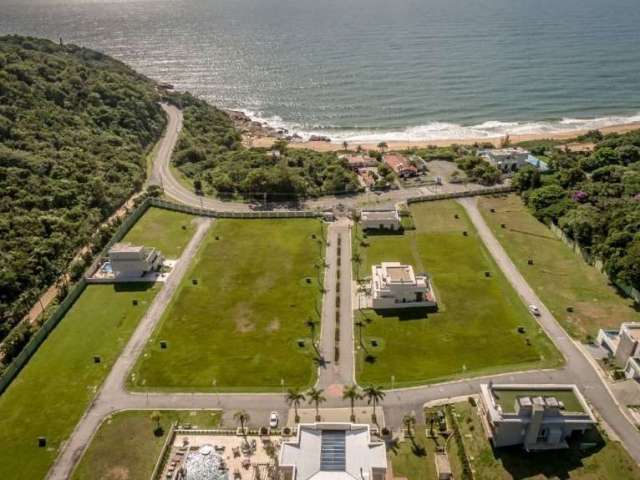 Terreno no Condomínio Green Ocean na Praia do Estaleirinho em Balneário Camboriú, com 659m2.
