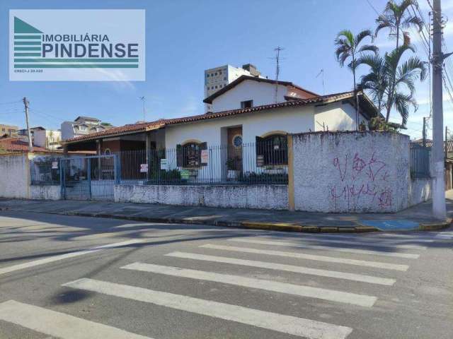 Casa com 3 quartos para alugar na Albino B. Monteiro Júnior, 421, Centro, Pindamonhangaba por R$ 4.000
