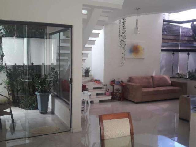 Casa com 2 quartos à venda na Gregório Casagrande, Residencial Jardim Aurora, Pindamonhangaba por R$ 620.000