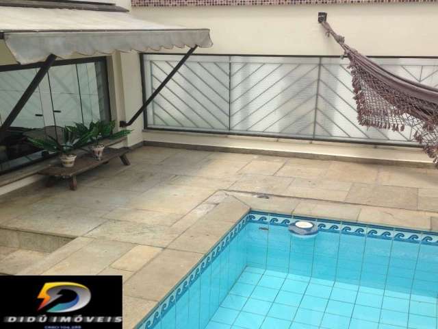 Cobertura Duplex com 180m²  em Indianópolis, sendo 3 dormitórios, 1 suíte, área externa privativa com churrasqueira e piscina aquecida, 2 vagas.