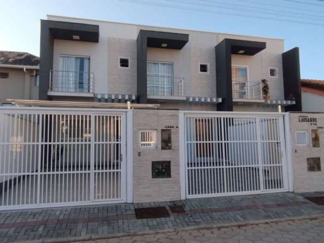 Lindo sobrado semimobiliado,  com 02 suítes à venda, 81 m² por R$550.000 - Itacolomi - Balneário Piçarras/SC