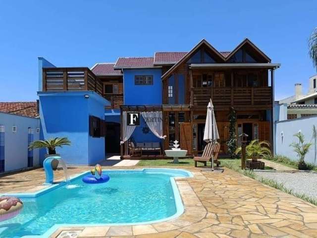 Casa com piscina próxima ao mar Pontal do PR