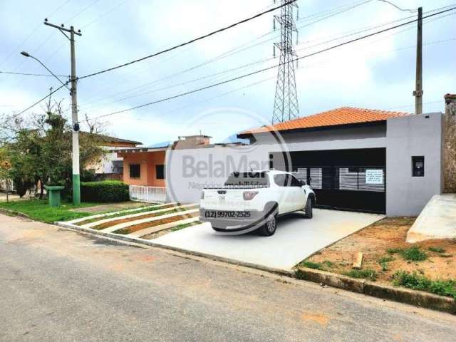 Casa a venda com 3 dormitórios, sendo 1 suíte no bairro da Lagoinha, em Ubatuba-SP