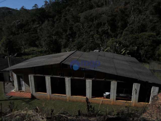 Sítio com 3 dormitórios à venda, 150000 m² por R$ 520.000,00 - Morro Azul - Igaratá/SP