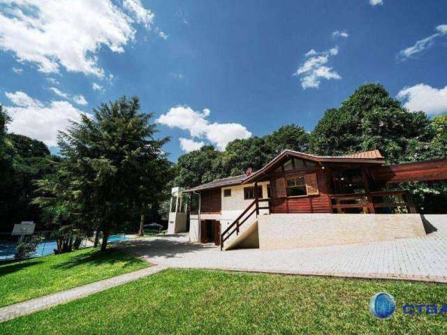 Casa à venda com terreno de 8.000 m² próxima do Parque Barigui
