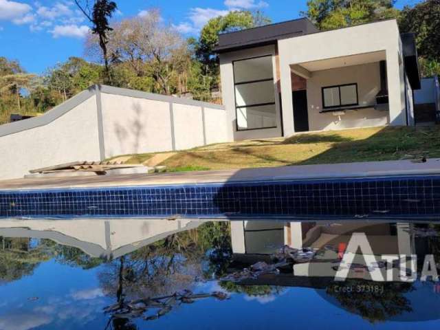 Casa á venda, com piscina em Terra Preta - Mairiporã/SP