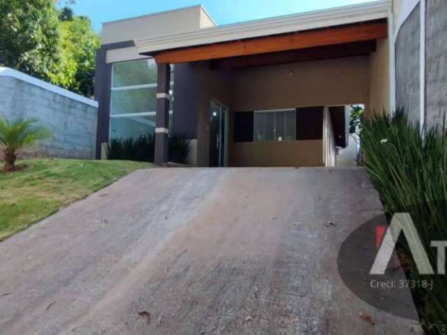Casa á venda - 150 m² de área construída - com piscina em Mairiporã/SP