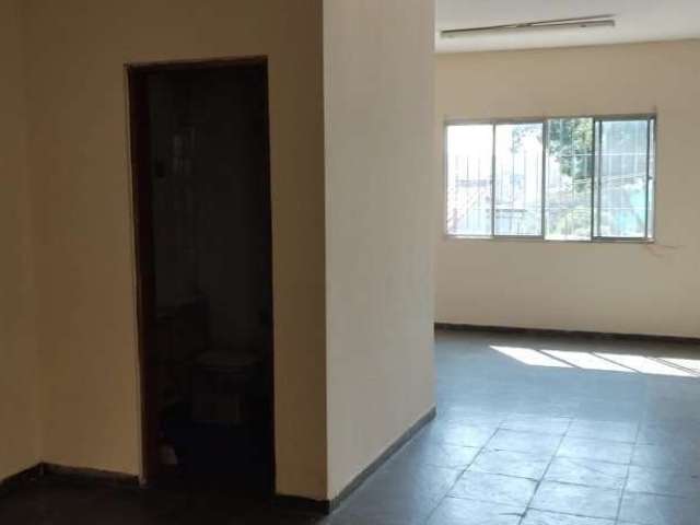 Sala comercial com 1 sala para alugar em Itaquera, São Paulo  por R$ 850
